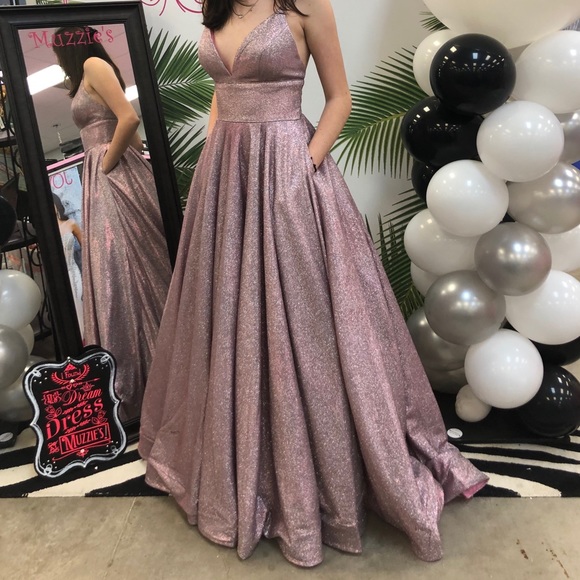 beautiful sherri hill shimmer dress ! 💖 - Picture 3 of 3